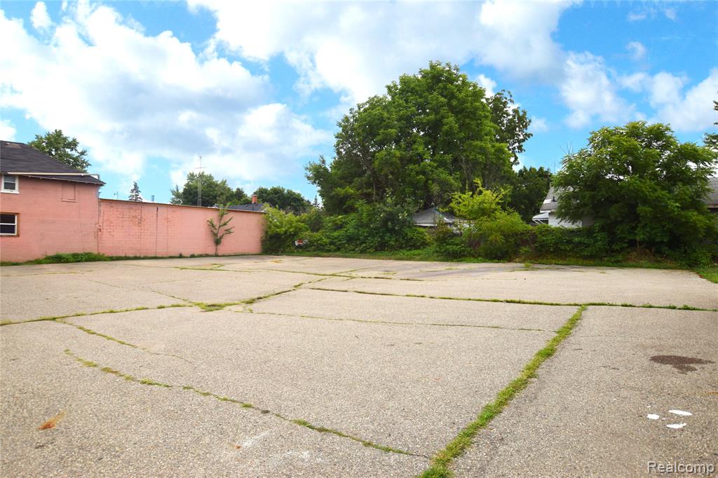 main property photo 11