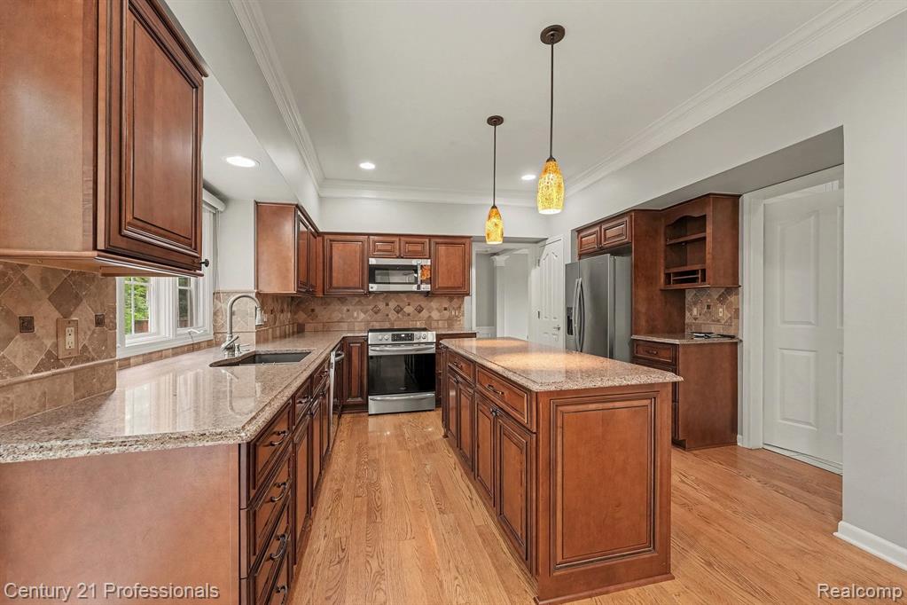 main property photo 6