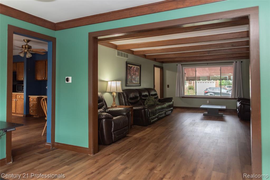 main property photo 14