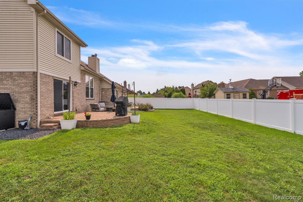 main property photo 40