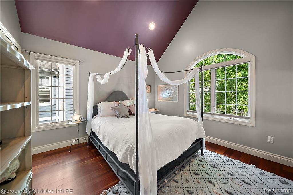 main property photo 28
