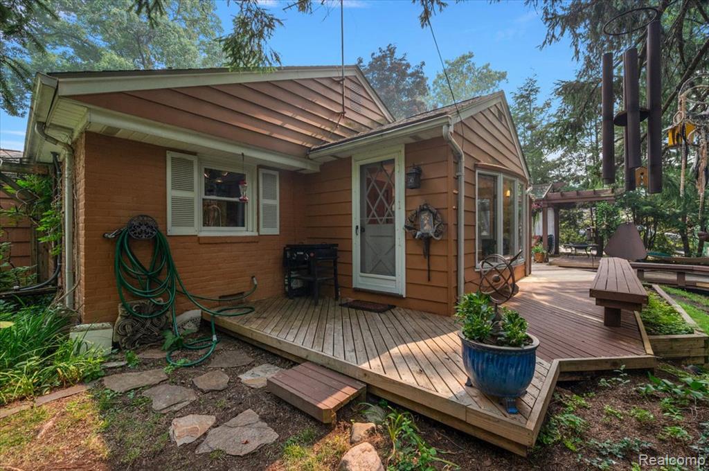 main property photo 40