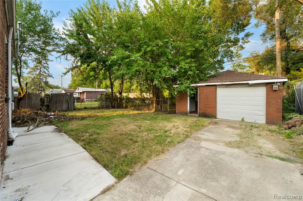 main property photo 11