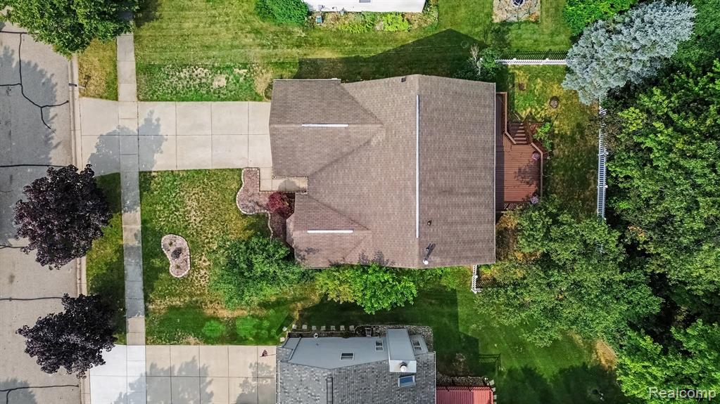 main property photo 32
