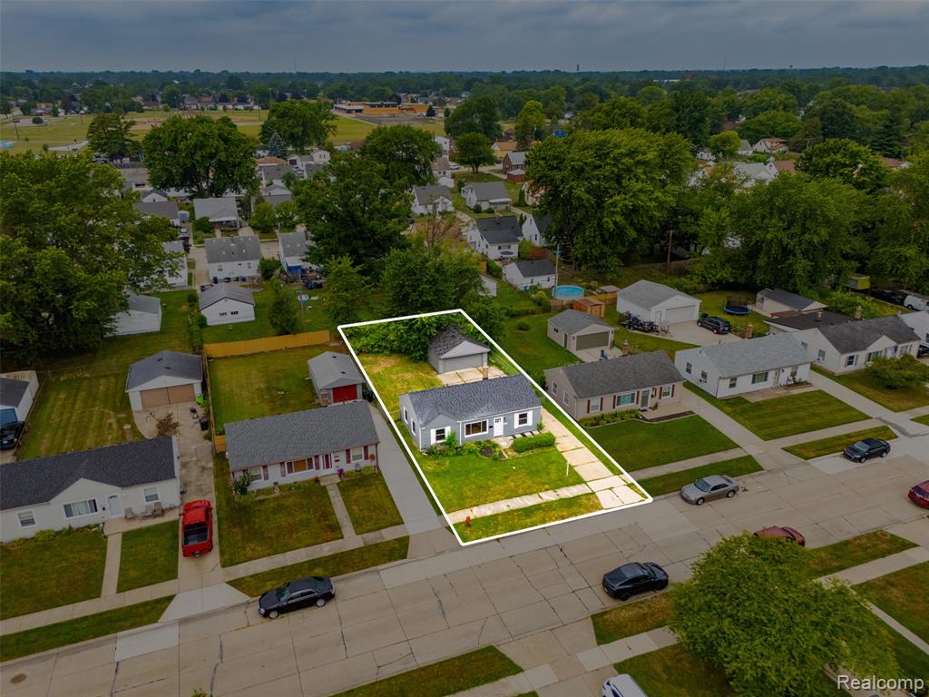 main property photo 37