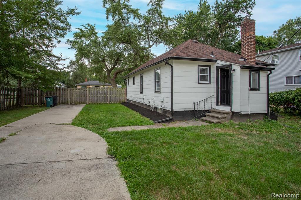 main property photo 37