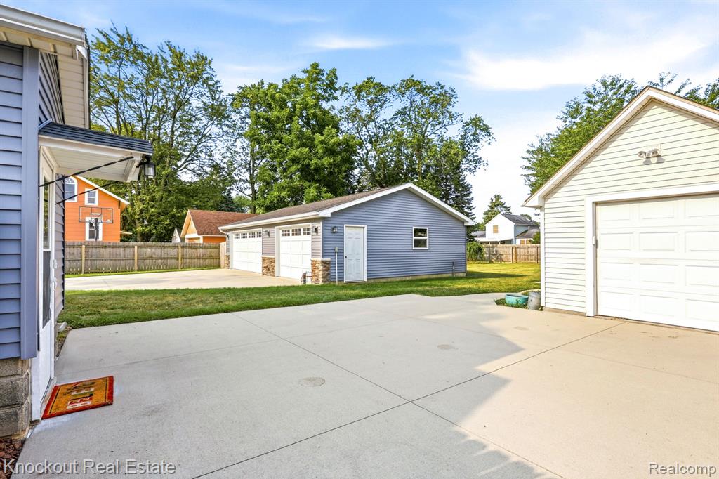 main property photo 41