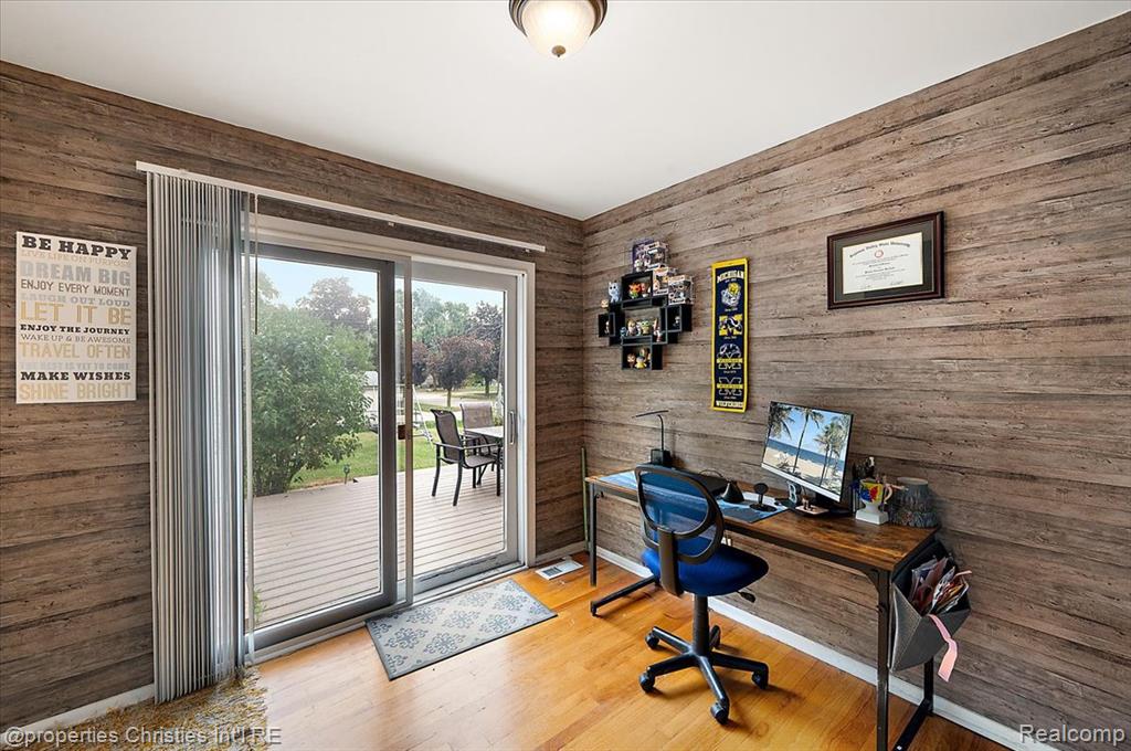 main property photo 17