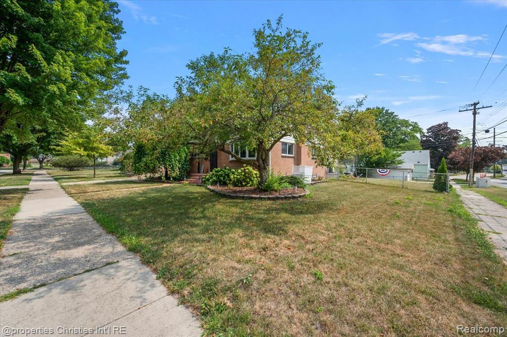 main property photo 23