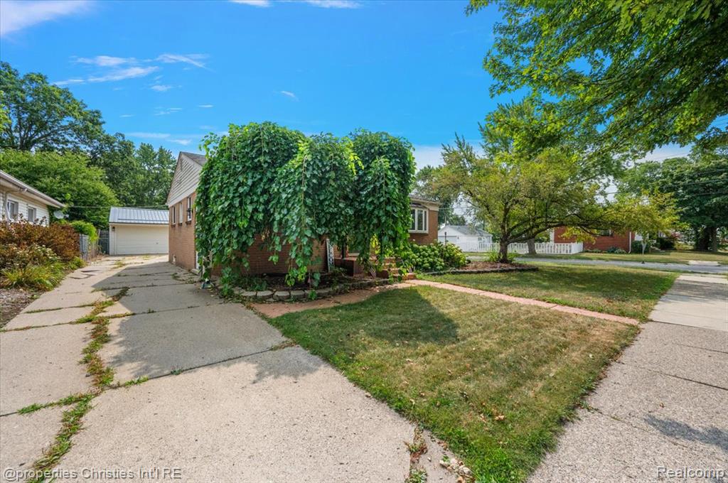 main property photo 25