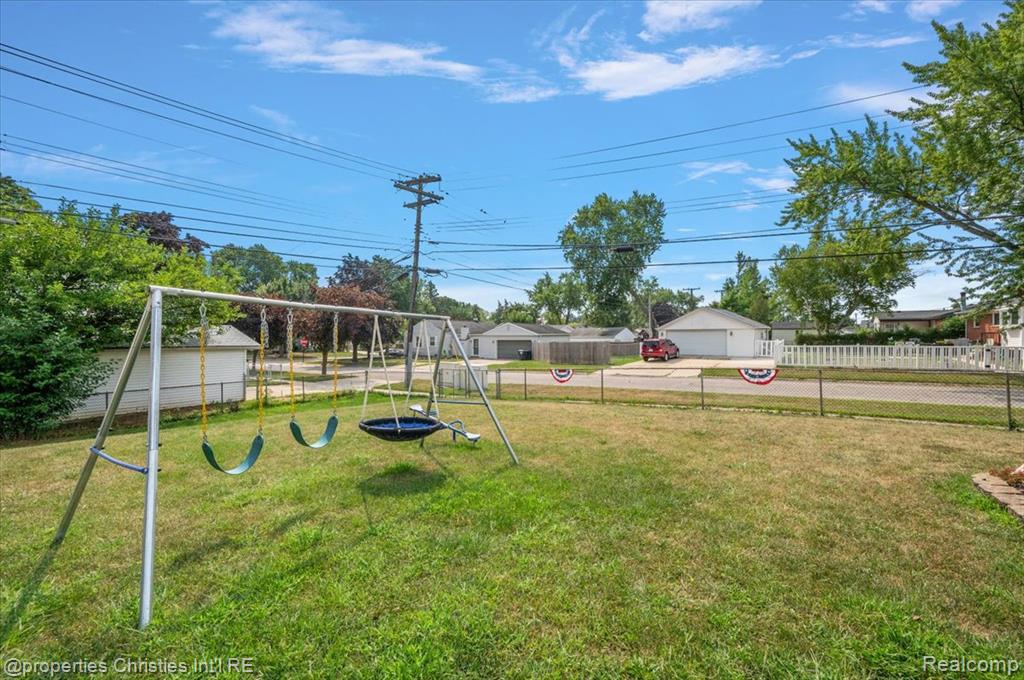 main property photo 32