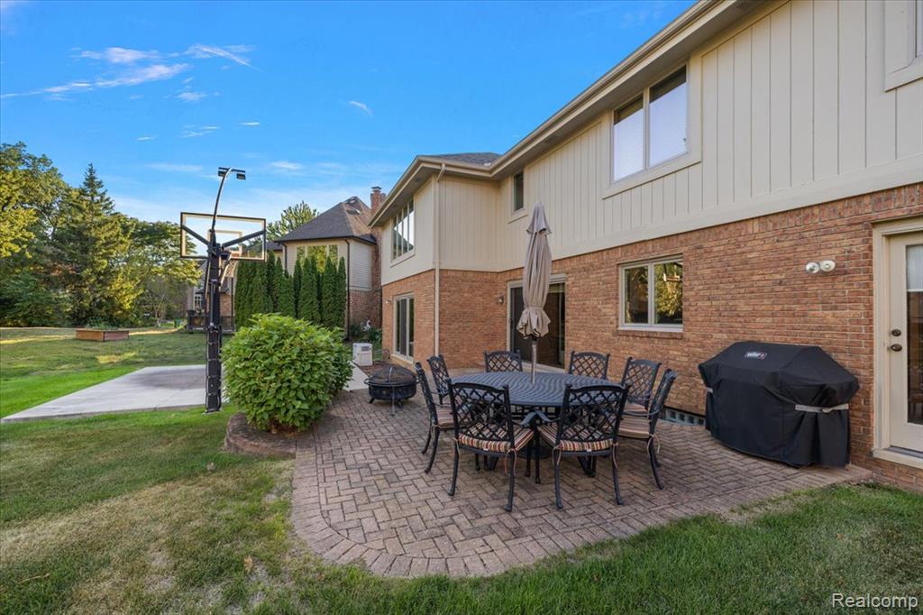 main property photo 45