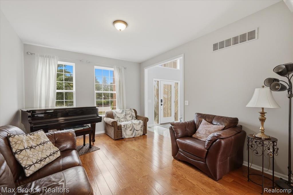 main property photo 25
