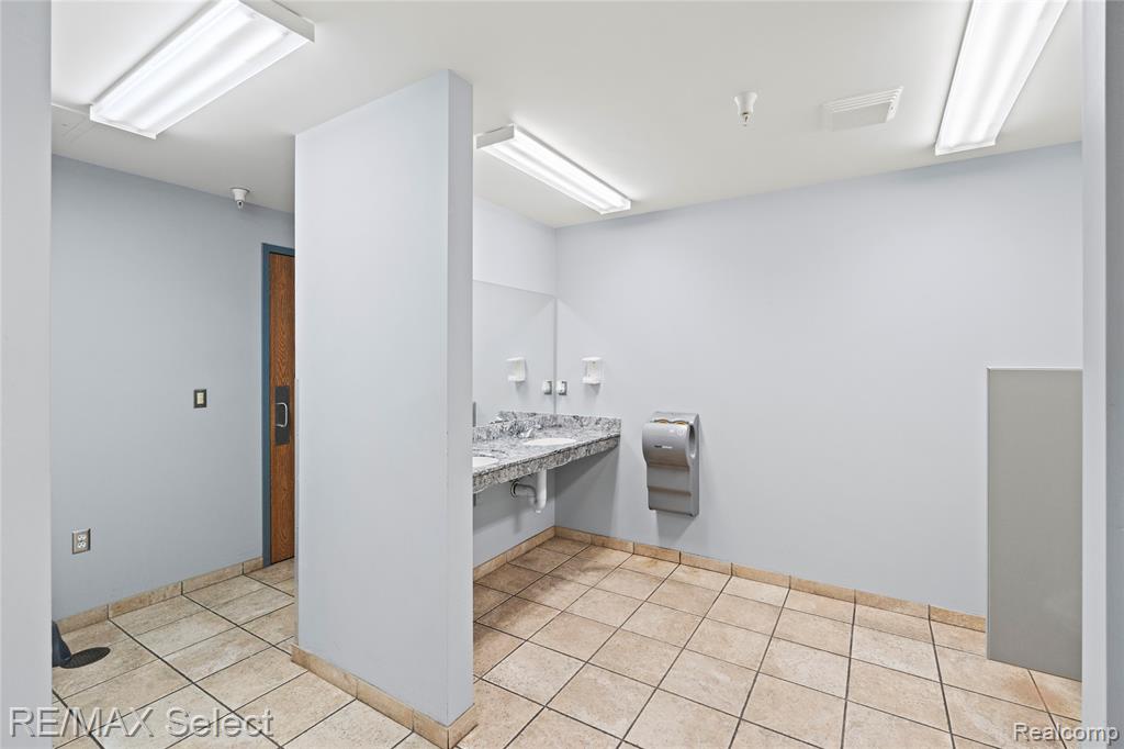 main property photo 60
