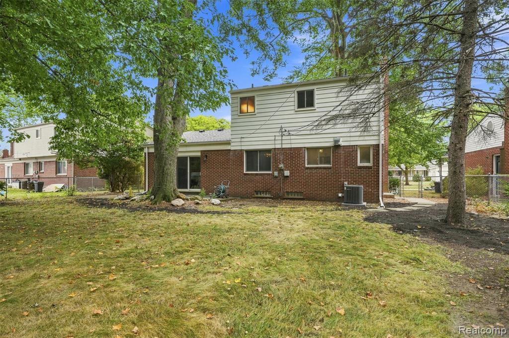 main property photo 31