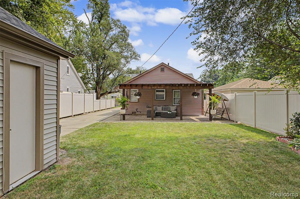 main property photo 30