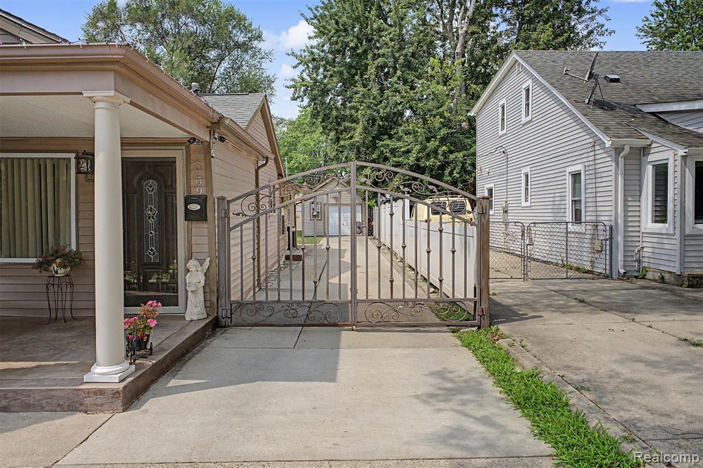 main property photo 33