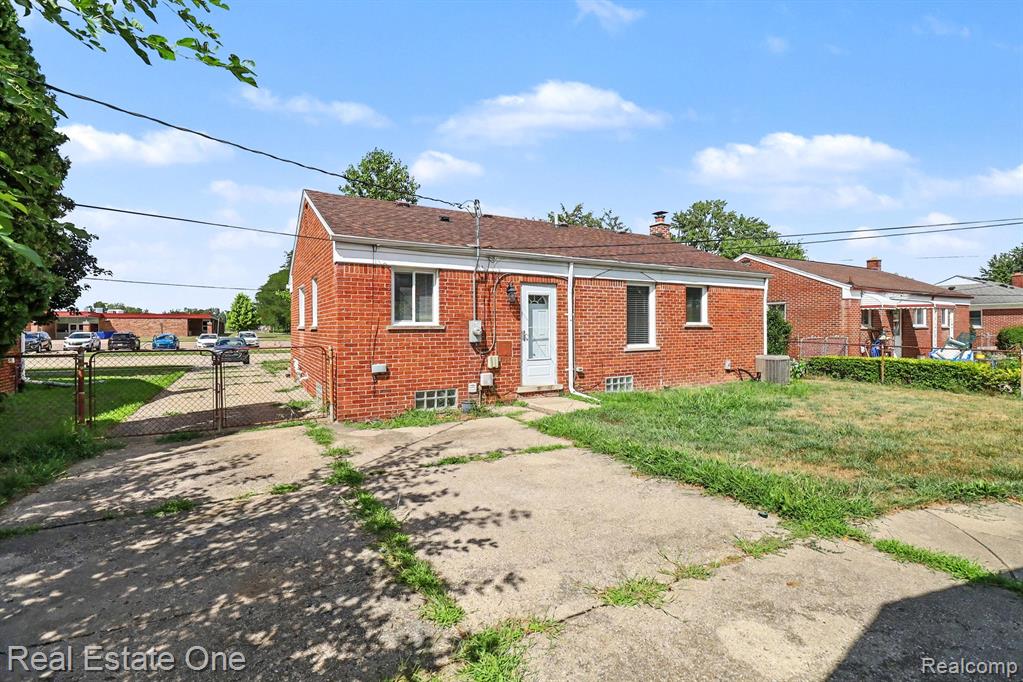 main property photo 23