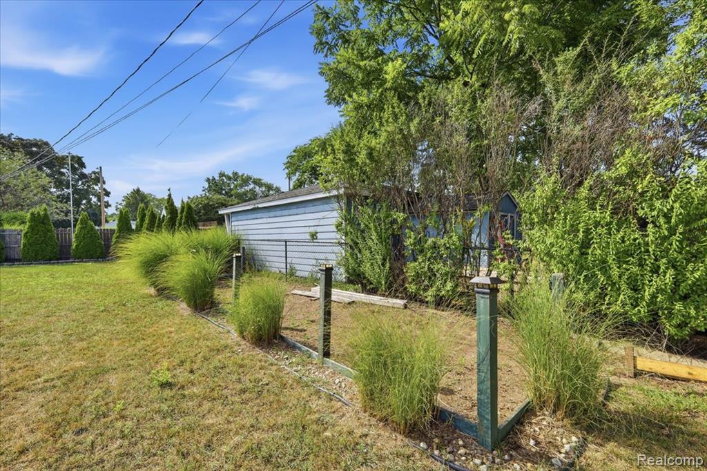 main property photo 30
