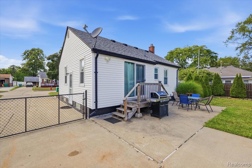 main property photo 32