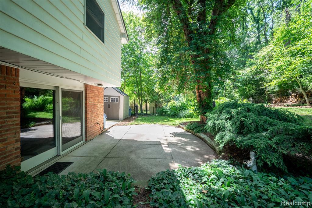 main property photo 36
