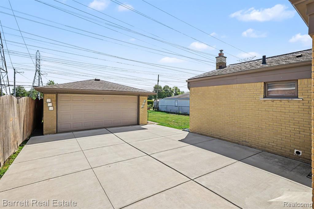 main property photo 22