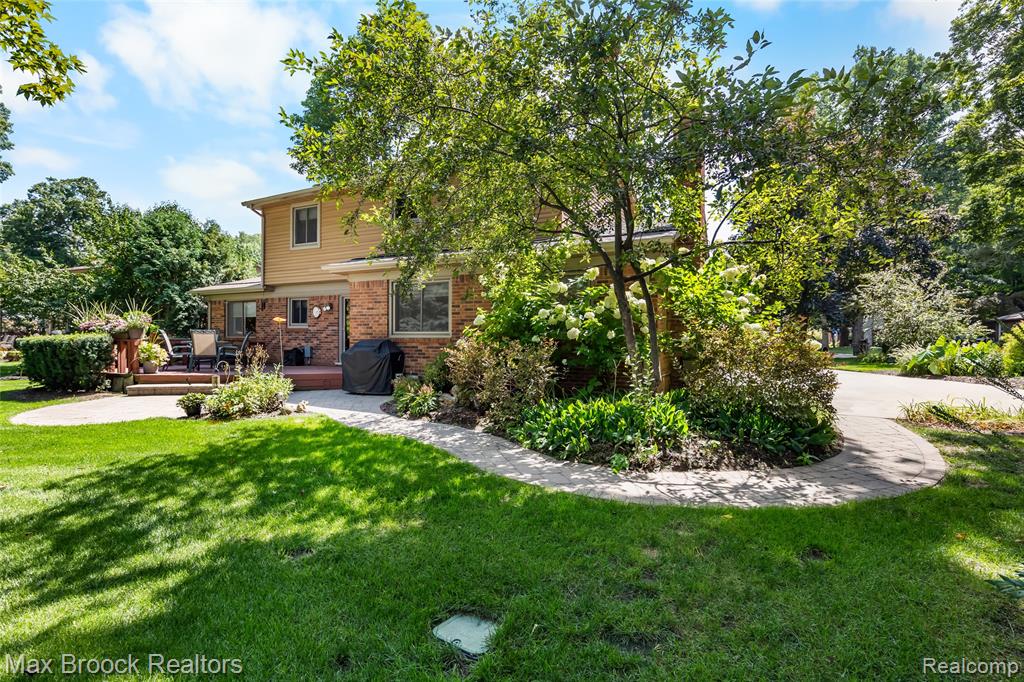 main property photo 10