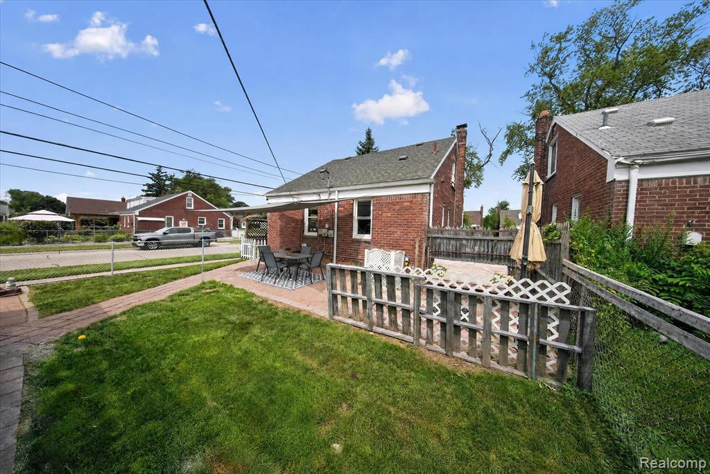 main property photo 31