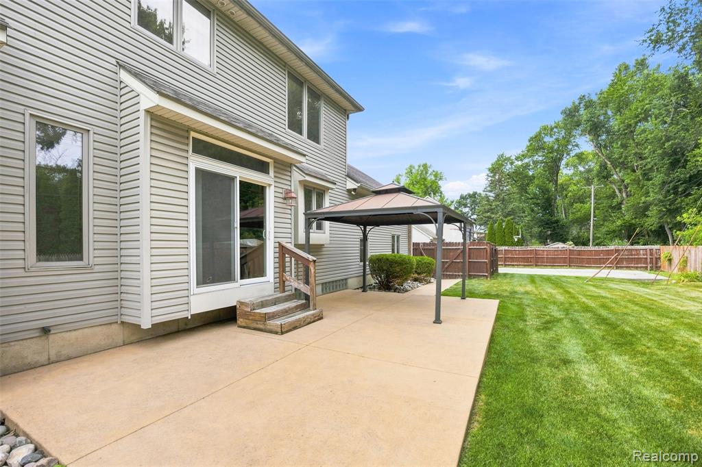 main property photo 41