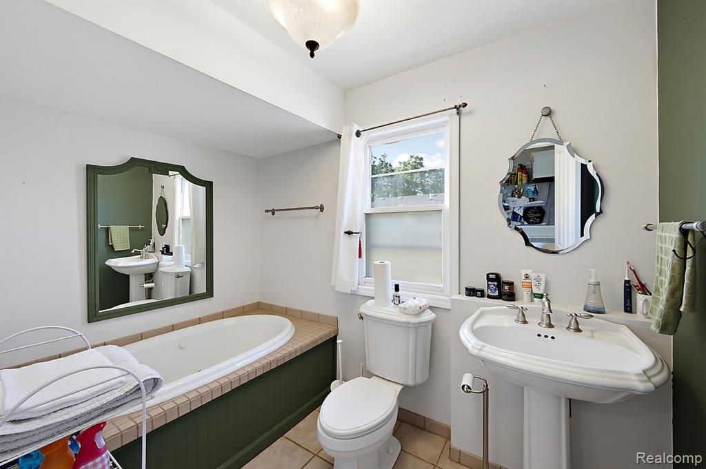 main property photo 28