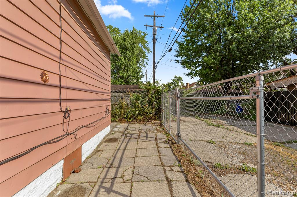 main property photo 22