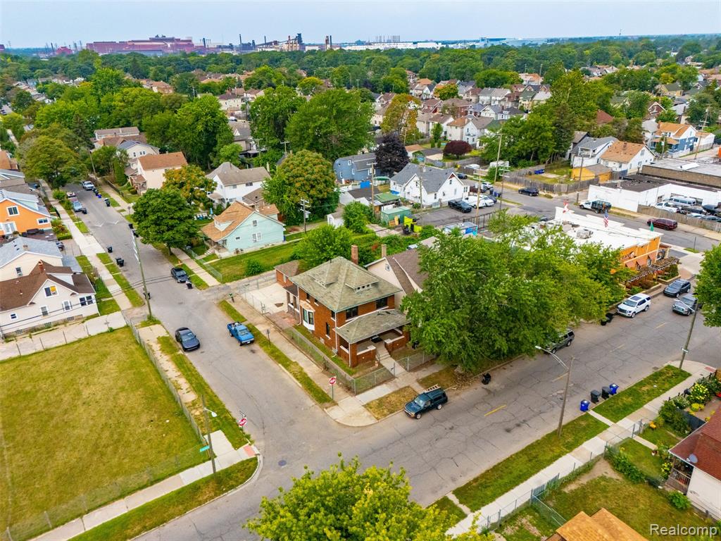 main property photo 37