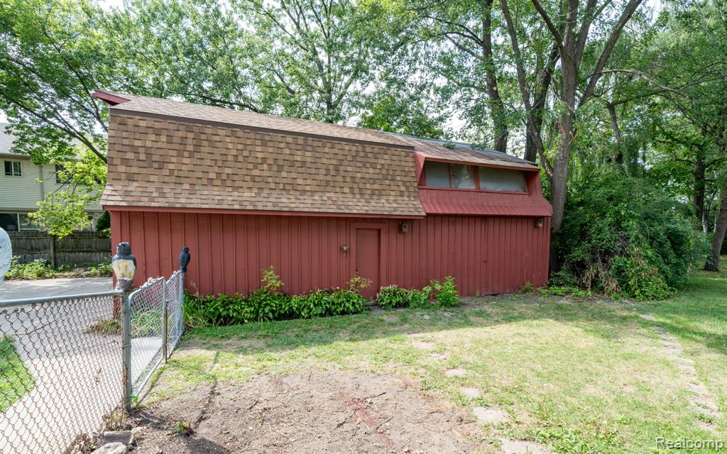 main property photo 32