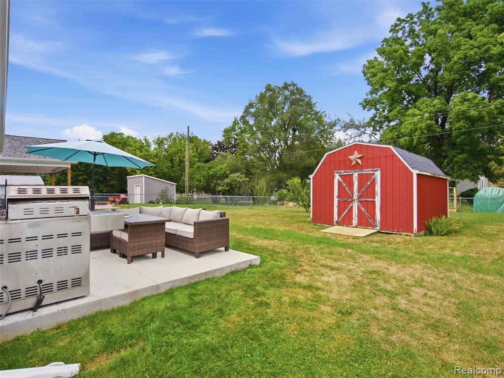main property photo 37
