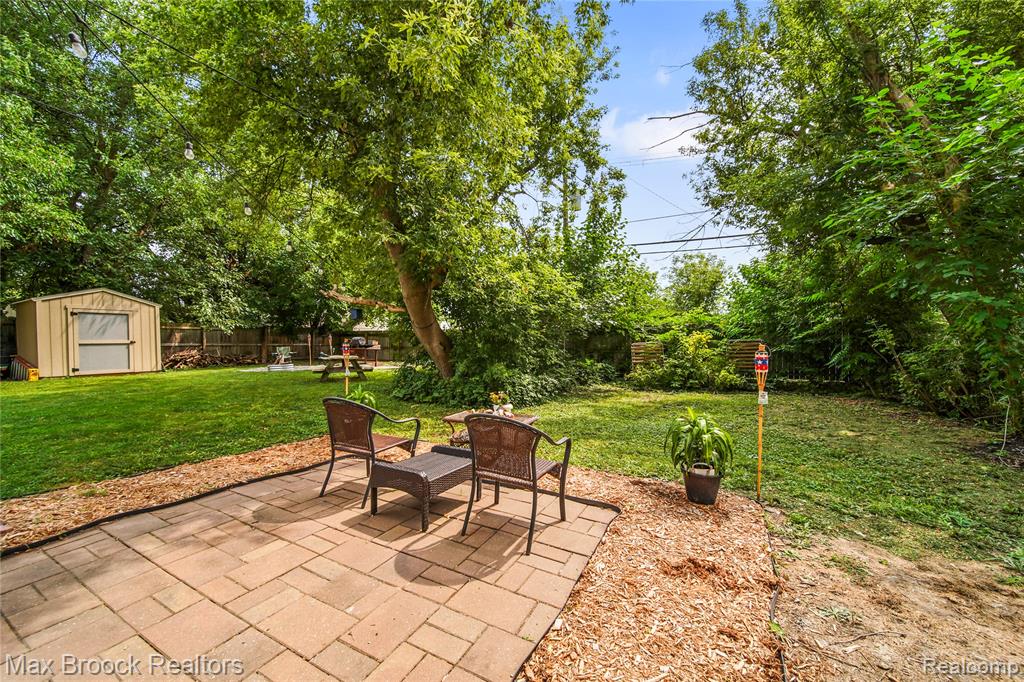 main property photo 23