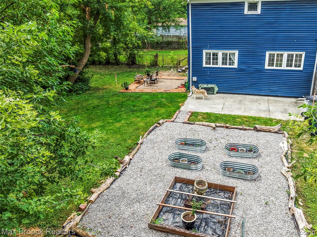 main property photo 24
