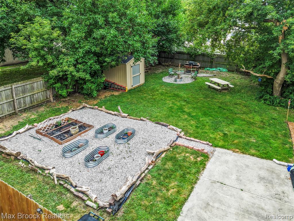 main property photo 25