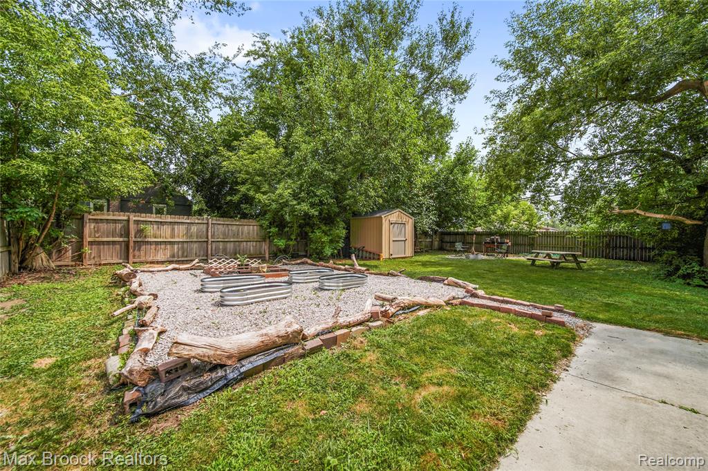 main property photo 26