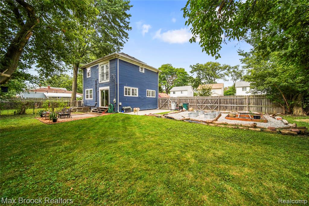 main property photo 30