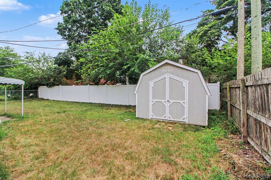 main property photo 17