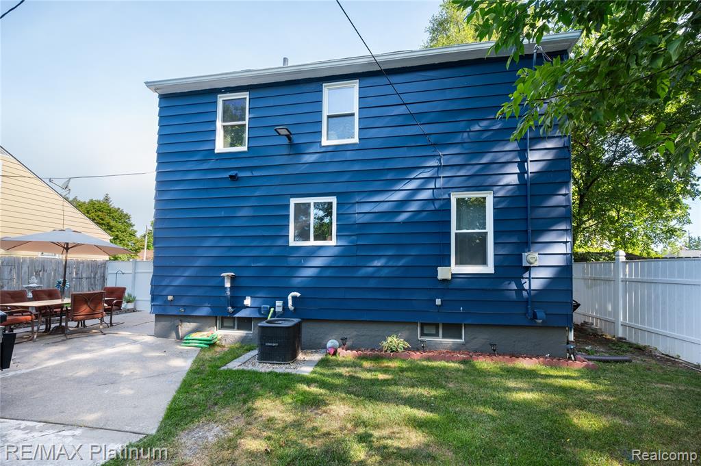 main property photo 31