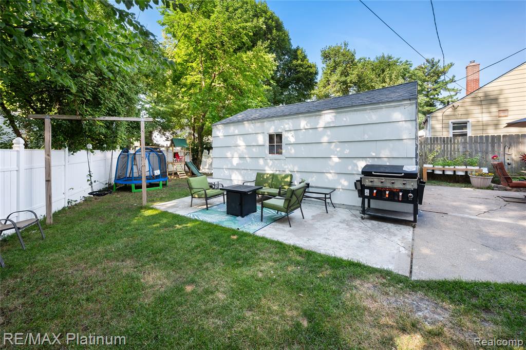 main property photo 33