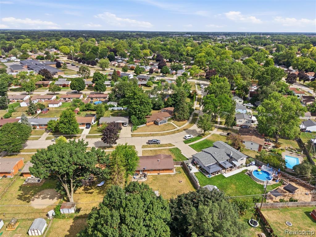 main property photo 37