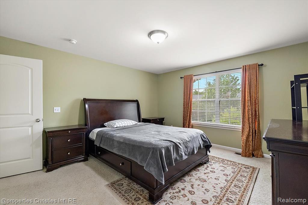 main property photo 50