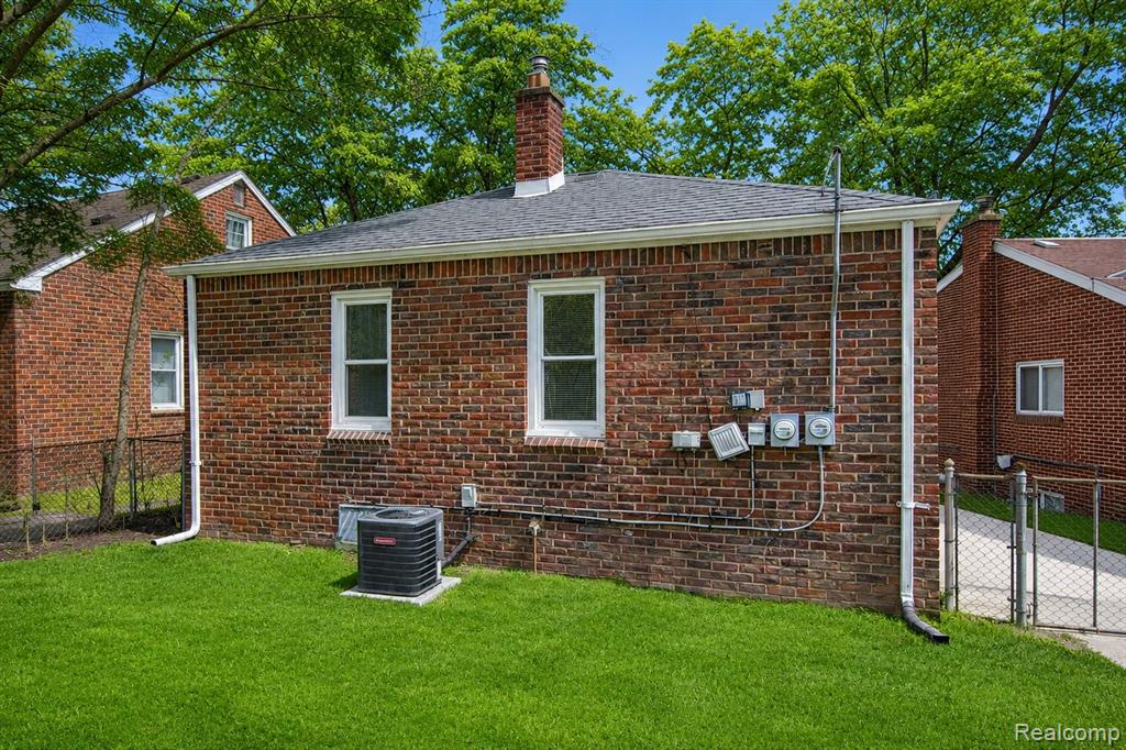 main property photo 28