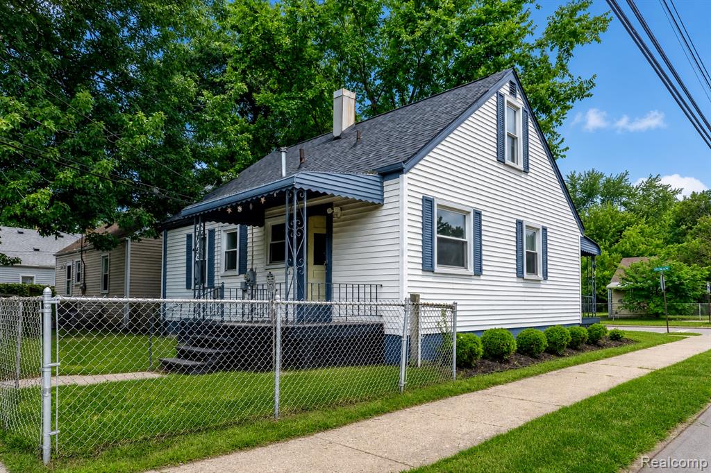 main property photo 32