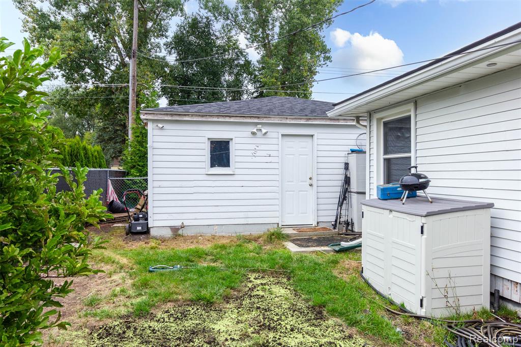 main property photo 35