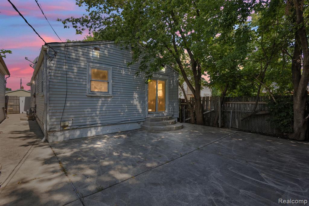 main property photo 9