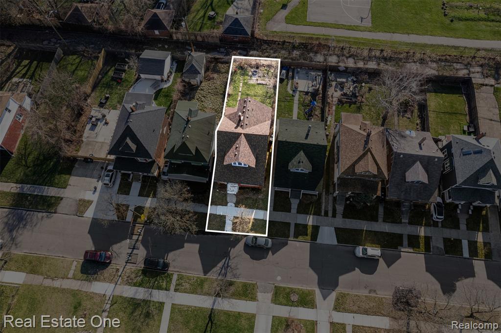 main property photo 30