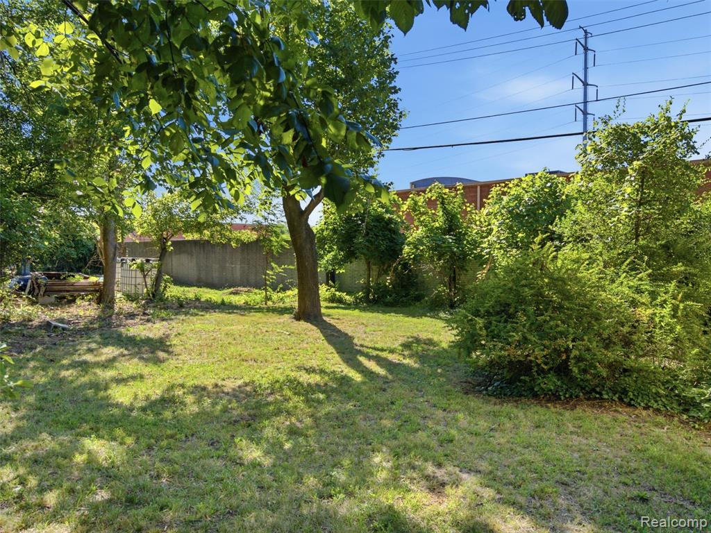 main property photo 20